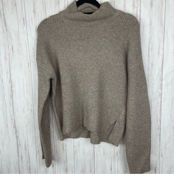 Abercrombie and Fitch taupe soft sweater XS - Picture 2 of 7